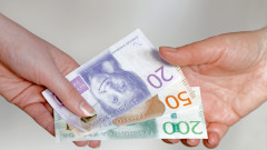 След години безкасови плащания: Европейският "отличник" връща кеша в магазини и аптеки