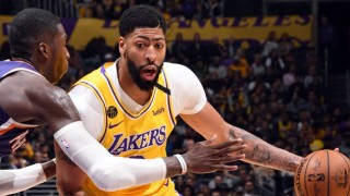 Ивън Фурние вкара 26 точки а Имануел Куикли добави 14