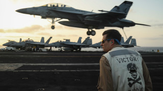 Иран не се оттегля към по малко заплашителната военна позиция и агресивно