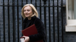 Британският премиер Лиз Тръс уволни финансовия министър на своя кабинет