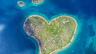 Малко хърватско островче във формата на сърце наречено от туристите