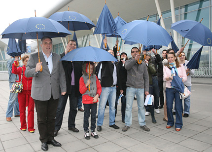 Калфин разпъна чадър срещу тормоза с дипломите