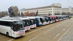 Автобусните превозвачи отлагат с две седмици протеста си