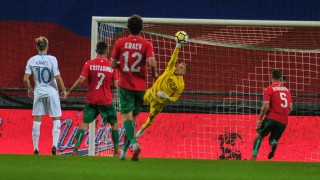 Медиите в Румъния твърдят че националният ни вратар Пламен Илиев