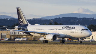 Най голямата европейска авиокомпания Lufthansa реши да удължи спирането на полетите