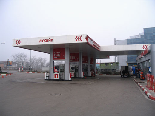 "Лукойл" понижи крайните заводски цени на бензините