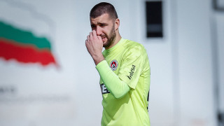Вратарят Александър Любенов ще бъде играч на Локомотив София и