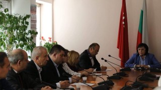 Членовете на председателския съвет на БСП обсъждат алтернативен проектобюджет 2019