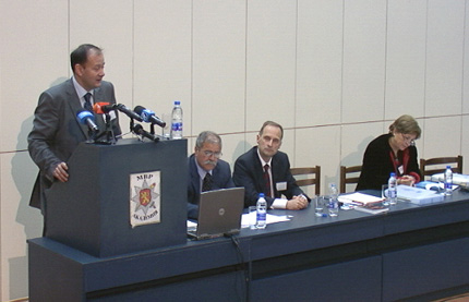 Миков: Изправени сме пред проблем, който срива доверието