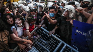 Хиляди се включиха в протести по улиците на турските градове