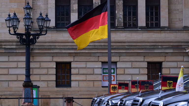 Германското правителство отхвърли критиките, че е закъсняло с военната помощ за Украйна