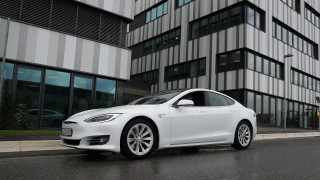 Tesla сама ще добива литий за батериите си