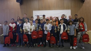 Асове на Левски и ЦСКА наградиха млади футболисти