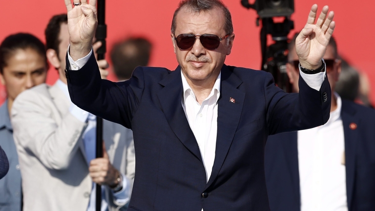 В Турция се разбраха за промени на конституцията, увеличаващи правомощията на Ердоган