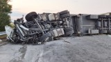  Автовоз падна от надлез на пътя за Благоевград 