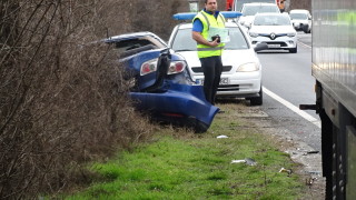 Лек автомобил се е удари със задната си част в