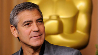 Джордж Клуни храни бездомници