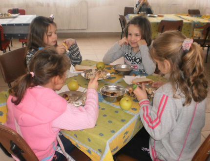 БЧК осигурява над 33 000 безплатни обяда за деца в нужда 