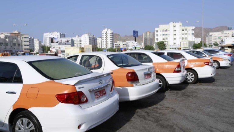 Аренда без водителя в волгограде. Такси в Омане. Оман машина. Маскат оранжево-белые такси. В Саудовской Аравии летающие такси.