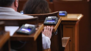 Парламентът гласува Радостина Ценова Иван Христанов Велико Минев и