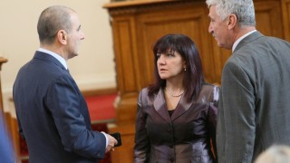 Мнозинството в парламента на косъм успя да пребори ветото на