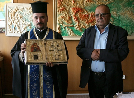 Бургаски храм получава чудотворна икона от НИМ