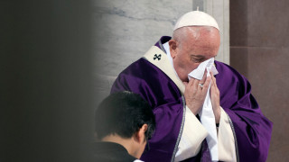 Папа Франциск е болен и пропуска планирана литургия с римски