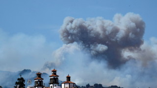 Огнената стихия обхванала Канарските острови от вчера доведе до евакуацията