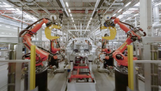 Как изглежда гигантската немска фабрика на Tesla отвътре