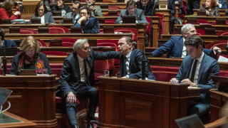 Френските сенатори в ранните часове в четвъртък гласуваха в подкрепа