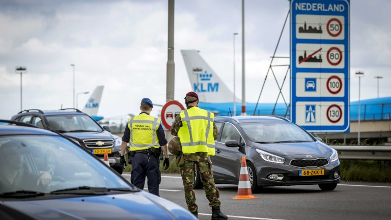 Не откриха заплаха и понижиха мерките за сигурност на летището в Амстердам 