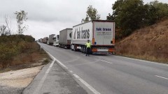 Катастрофа затруднява трафика към ГКПП "Лесово"