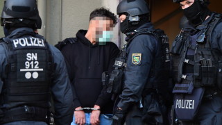 Германската полиция съобщи че е арестувала единия от близнаци от