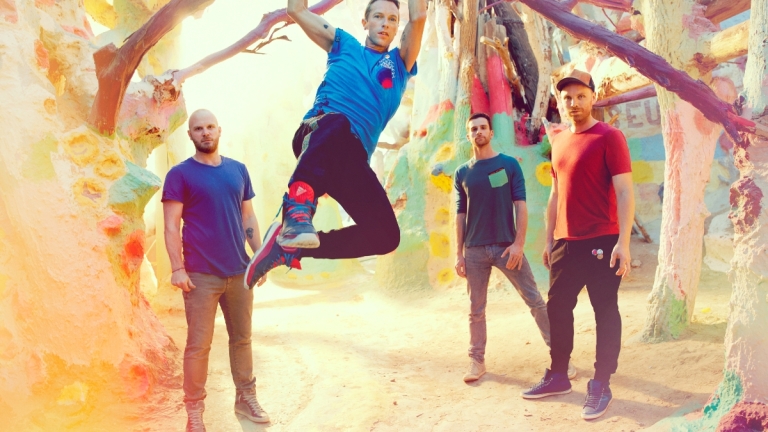 Coldplay пуснаха ново свежо видео
