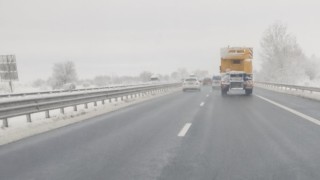 Зимната обстановка усложни движението в редица райони на страната като