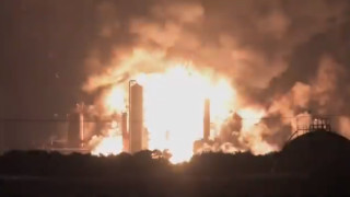 Пожар е избухнал в петролна рафинерия в Туапсе съобщи оперативният