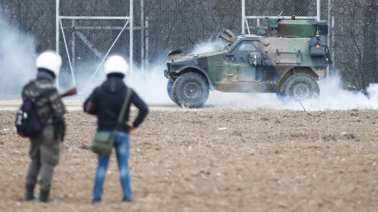 Напрежението на границата Гърция-Турция рано в петък, когато залпове със