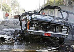 Кола бомба уби трима души в Багдад