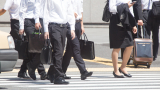  Япония желае преуморените от работа жители да стартират уикенда по-рано 