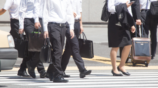 Япония иска преуморените от работа граждани да започват уикенда по-рано