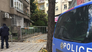 Открито е тяло на мъж в двор в София съобщиха