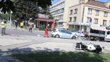 Моторист е с опасност за живота след катастрофа с градски автобус в София 