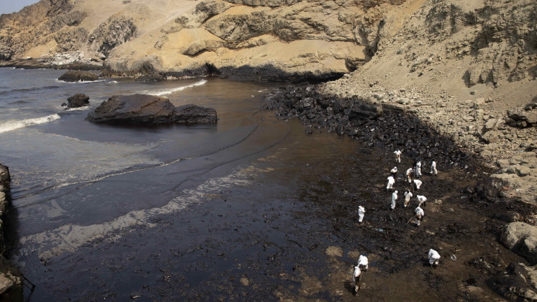 Властите на Перу обявиха извънредна екологична ситуация, след като 21