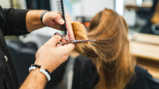 Идеята че честото подстригване ускорява растежа на косата е един