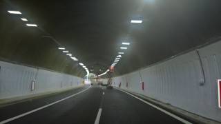 Движението в тунел "Ечемишка" на АМ "Хемус" ще бъде двупосочно в тръбата за Варна