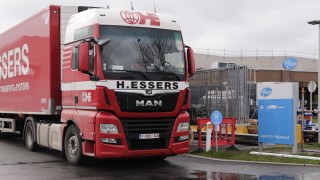 В ЕС потеглиха камиони с ваксината на Pfizer-BioNTech