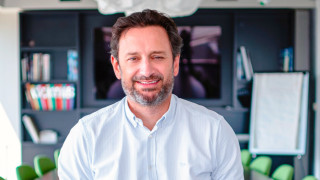 Макар и започнали локално пандемията и войната успяха постепенно една