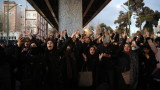 Лъжат, че врагът е Америка, нашият враг е точно тук, скандират иранци срещу правителството