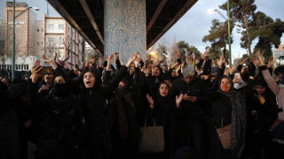 За втори пореден ден в Иран е организиран протест срещу