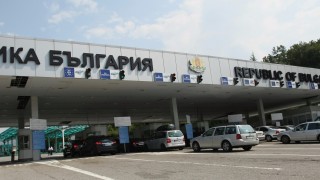 Преминаването на автомобили през ГКПП Калотина в посока Сърбия става бавно